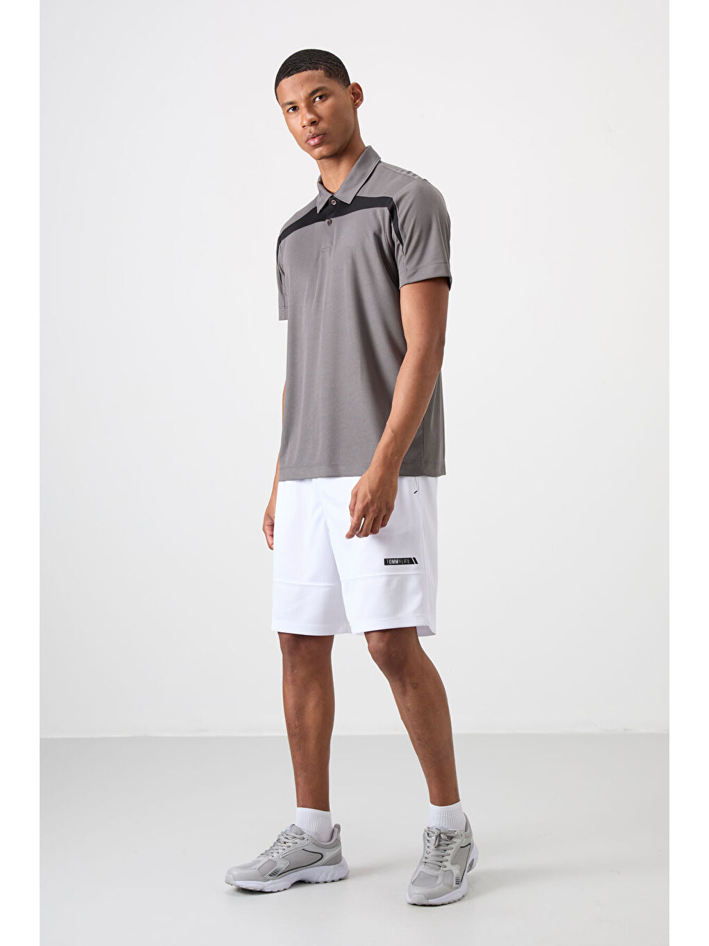 Koyu Gri Polyester Nefes Alan Dokulu İnce Esnek Standart Fit Polo Yaka Erkek Performans Tişört - 8-2