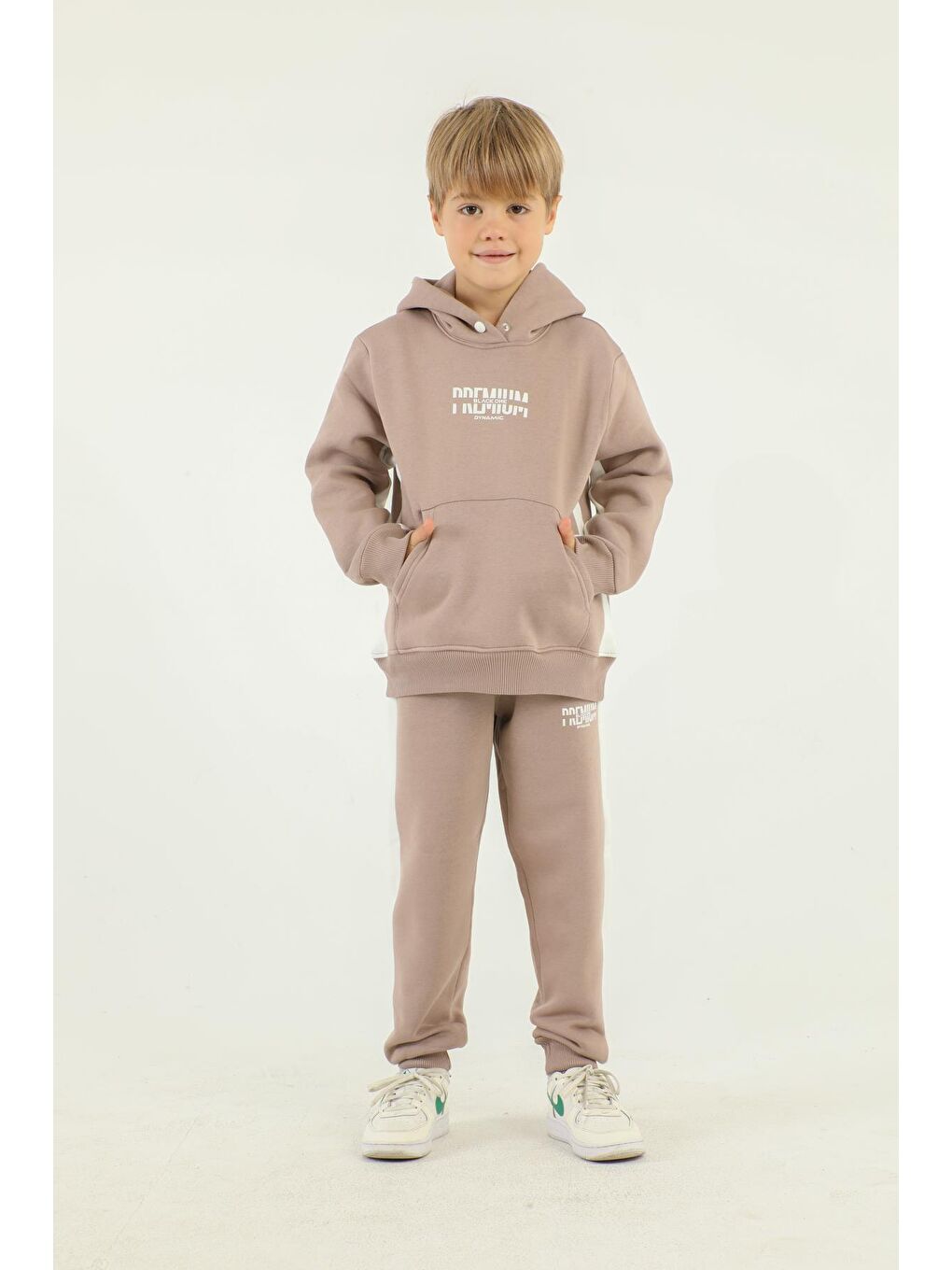 Kahverengi Kapüşonlu Kargo Cepli Baskı Detaylı Erkek Çocuk Eşofman Takımı