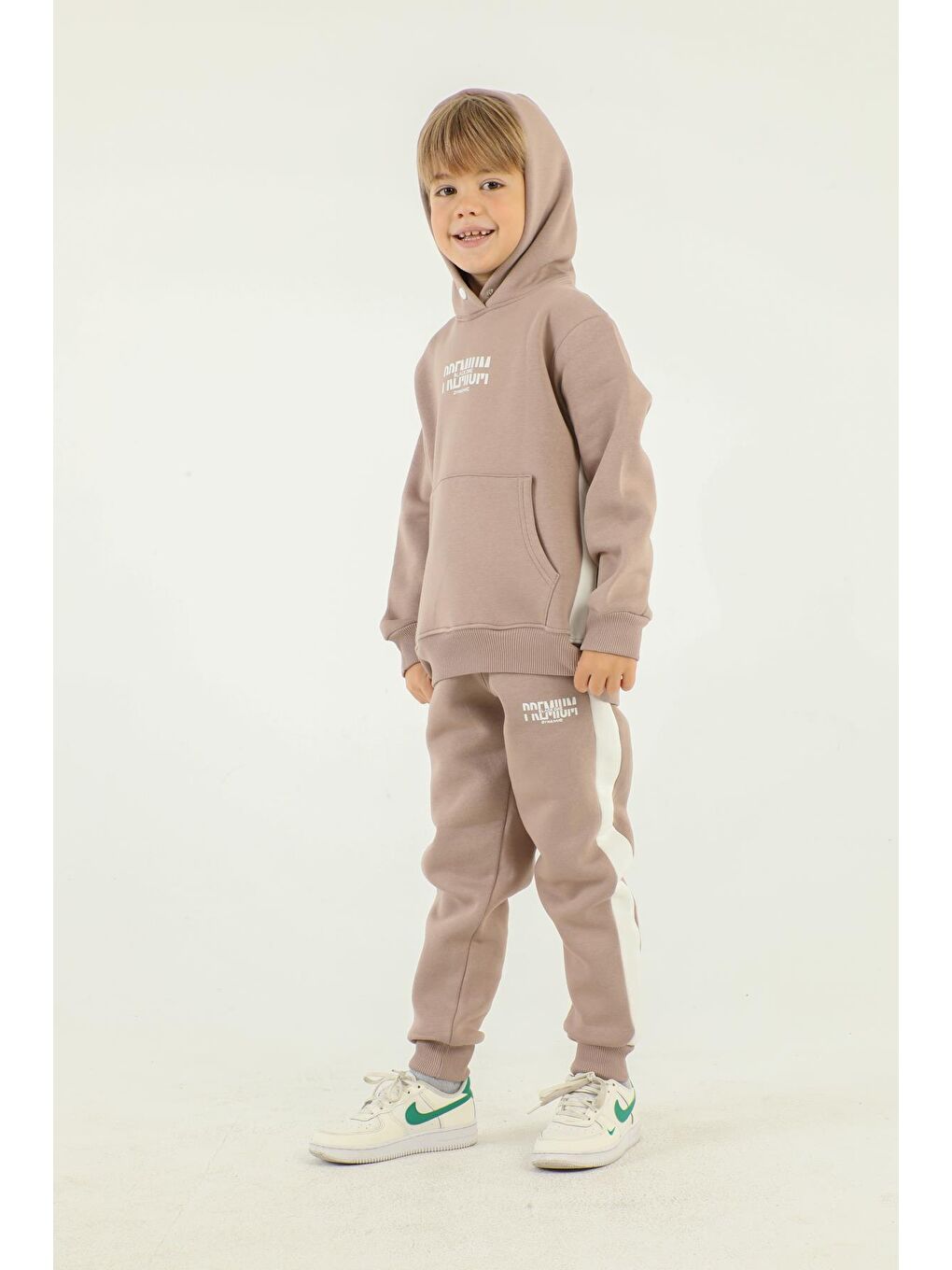 Kahverengi Kapüşonlu Kargo Cepli Baskı Detaylı Erkek Çocuk Eşofman Takımı-1
