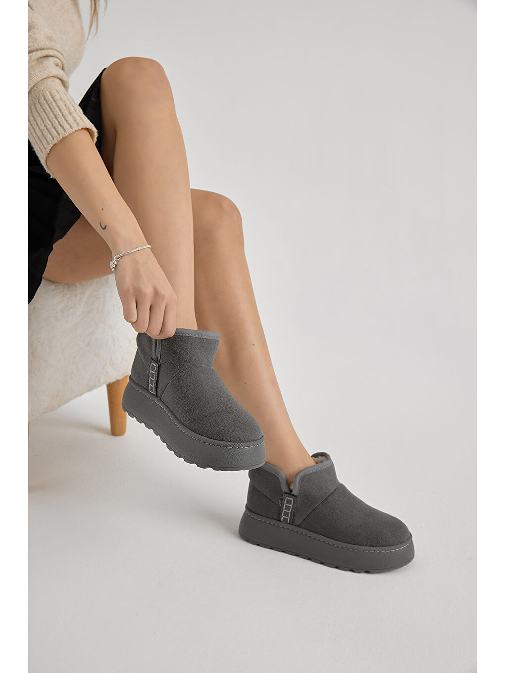 Gri Kadın Füme Kalın Poli Taban İçi Astarlı Süet Görünümlü Günlük Bot-1