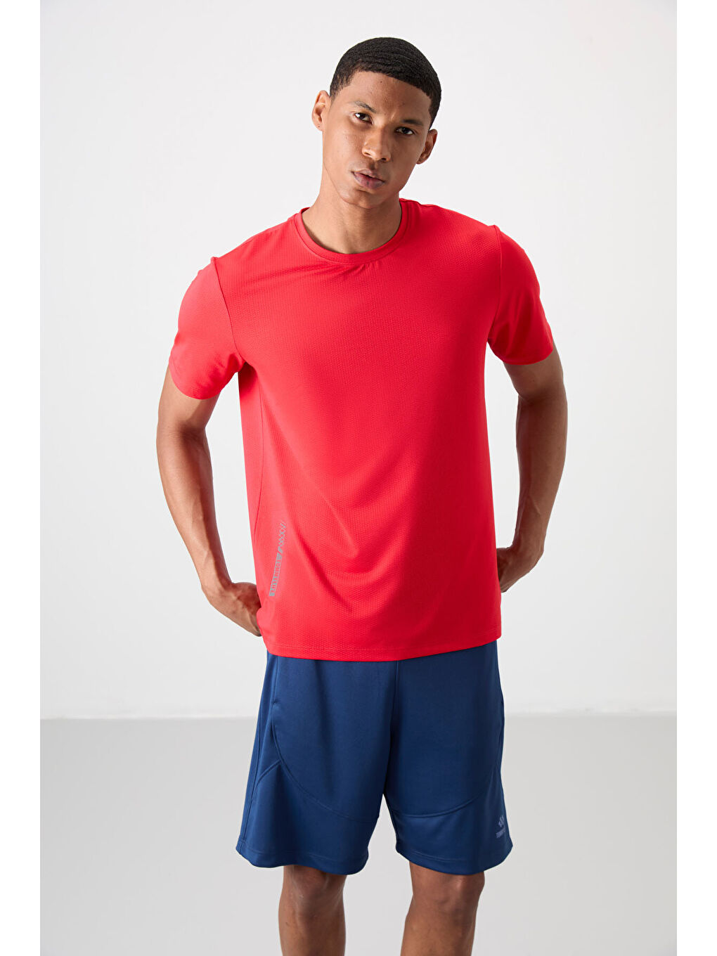 Kırmızı Polyester Nefes Alan Dokulu İnce Esnek Standart Fit Erkek Performans Tişört - 88388