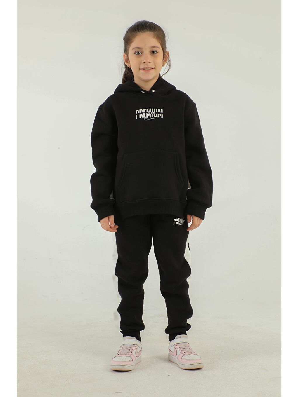 Siyah Kapüşonlu Kargo Cepli Baskı Detaylı Kız Çocuk Eşofman Takımı