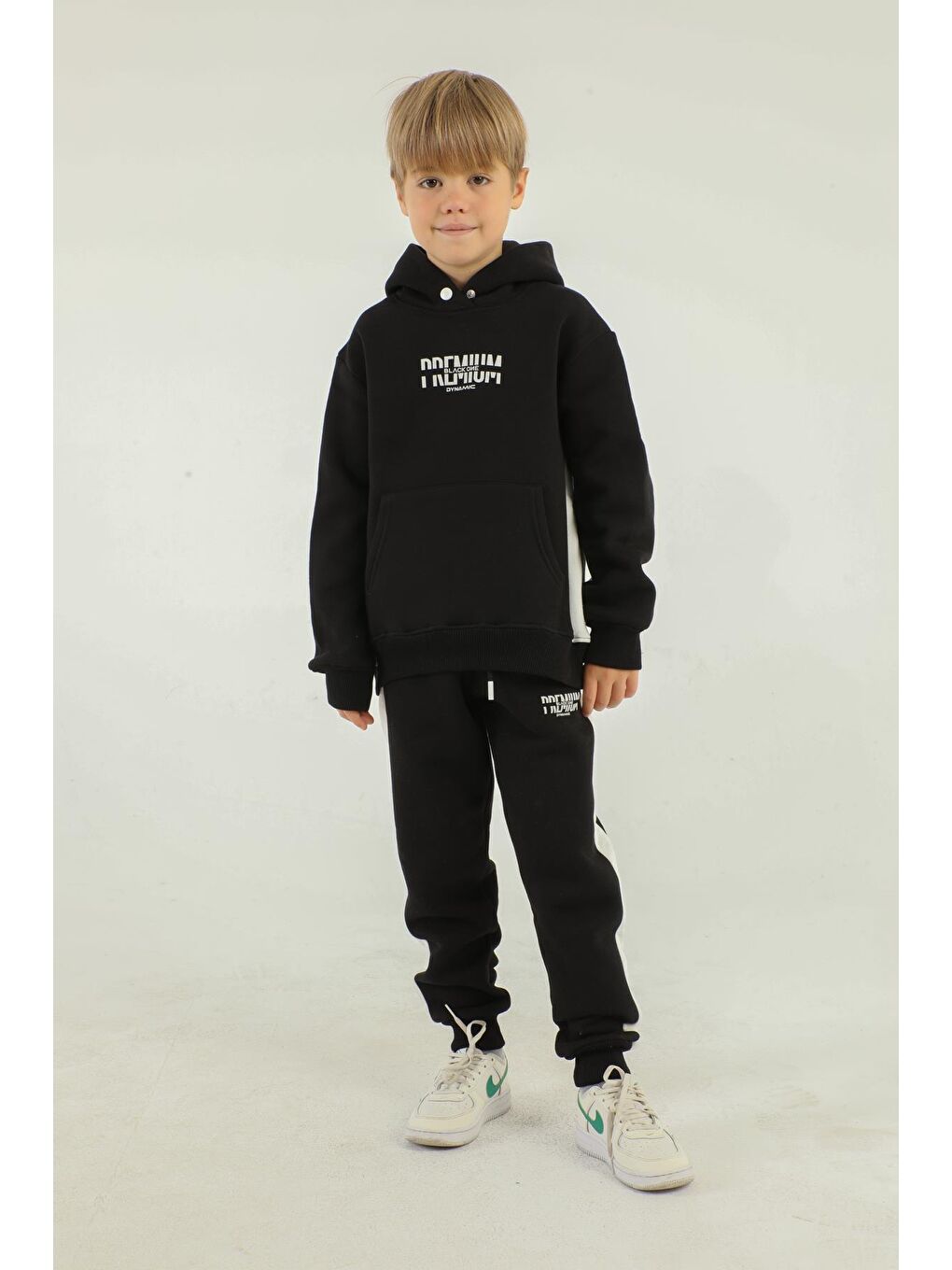 Siyah Kapüşonlu Kargo Cepli Baskı Detaylı Erkek Çocuk Eşofman Takımı