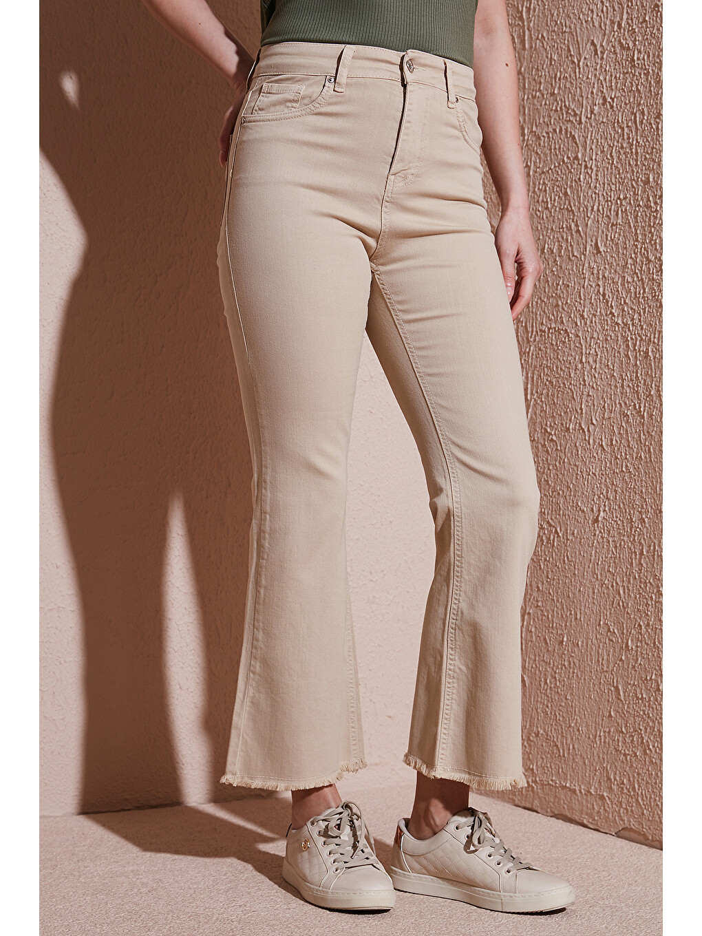 Bej Pamuklu Yüksek Bel Bol Paça Kadın Jeans 26Y0294K1-2