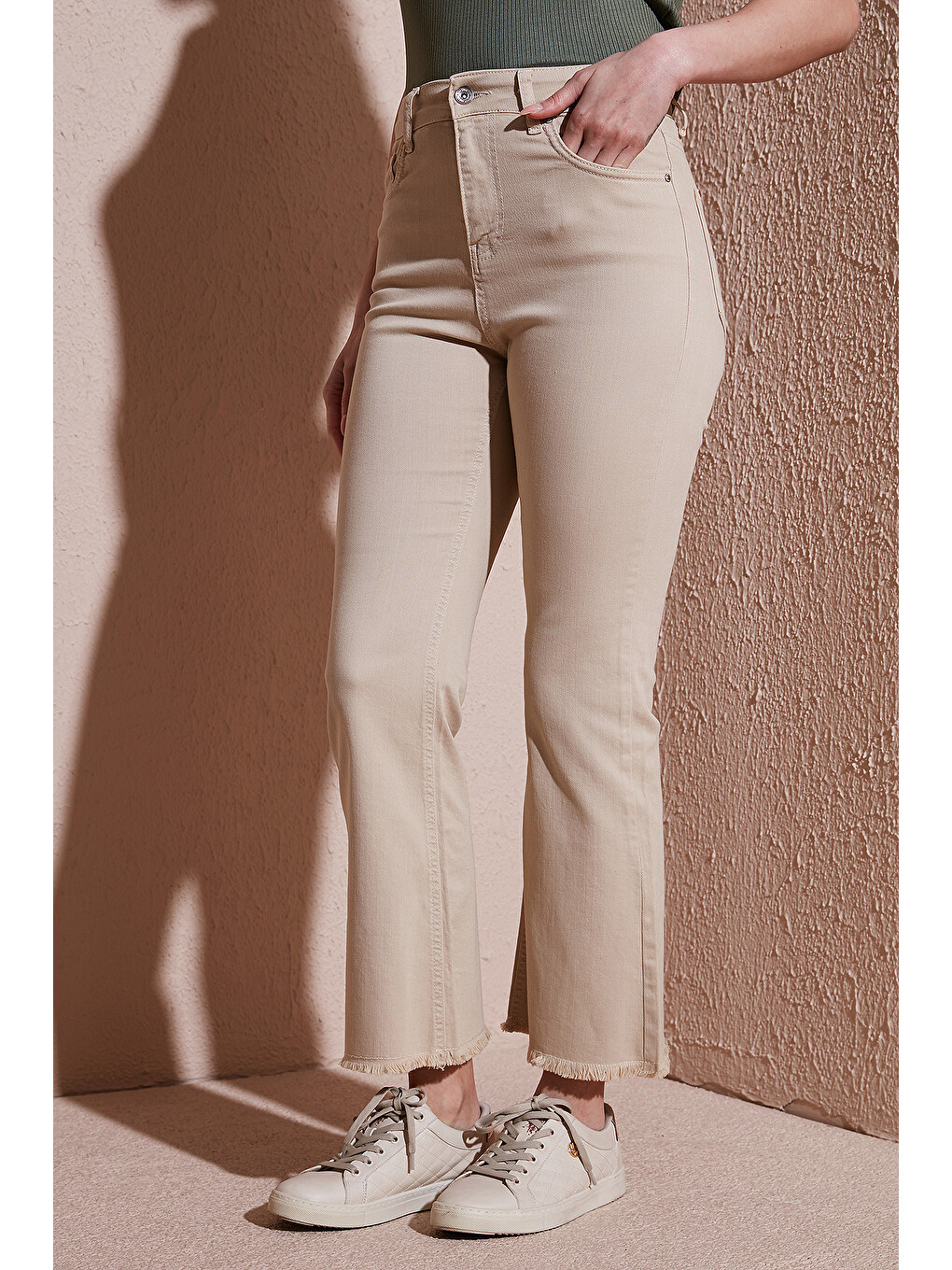 Bej Pamuklu Yüksek Bel Bol Paça Kadın Jeans 26Y0294K1-4