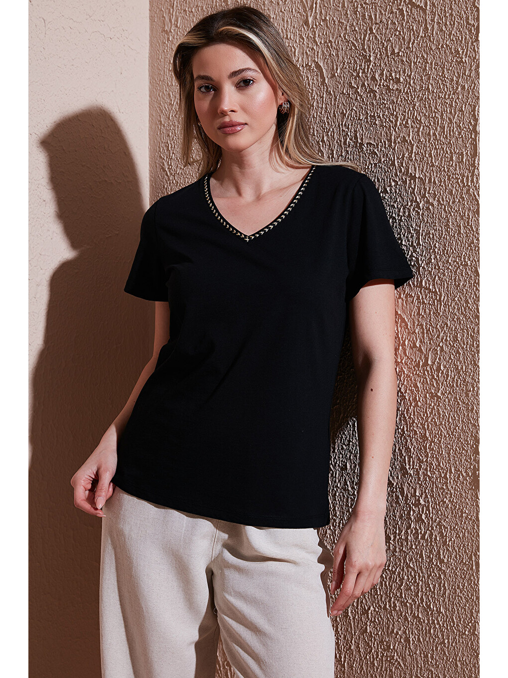 Siyah % 100 Pamuk Normal Kalıp V Yaka Kadın T Shirt 26Y0478K1-2