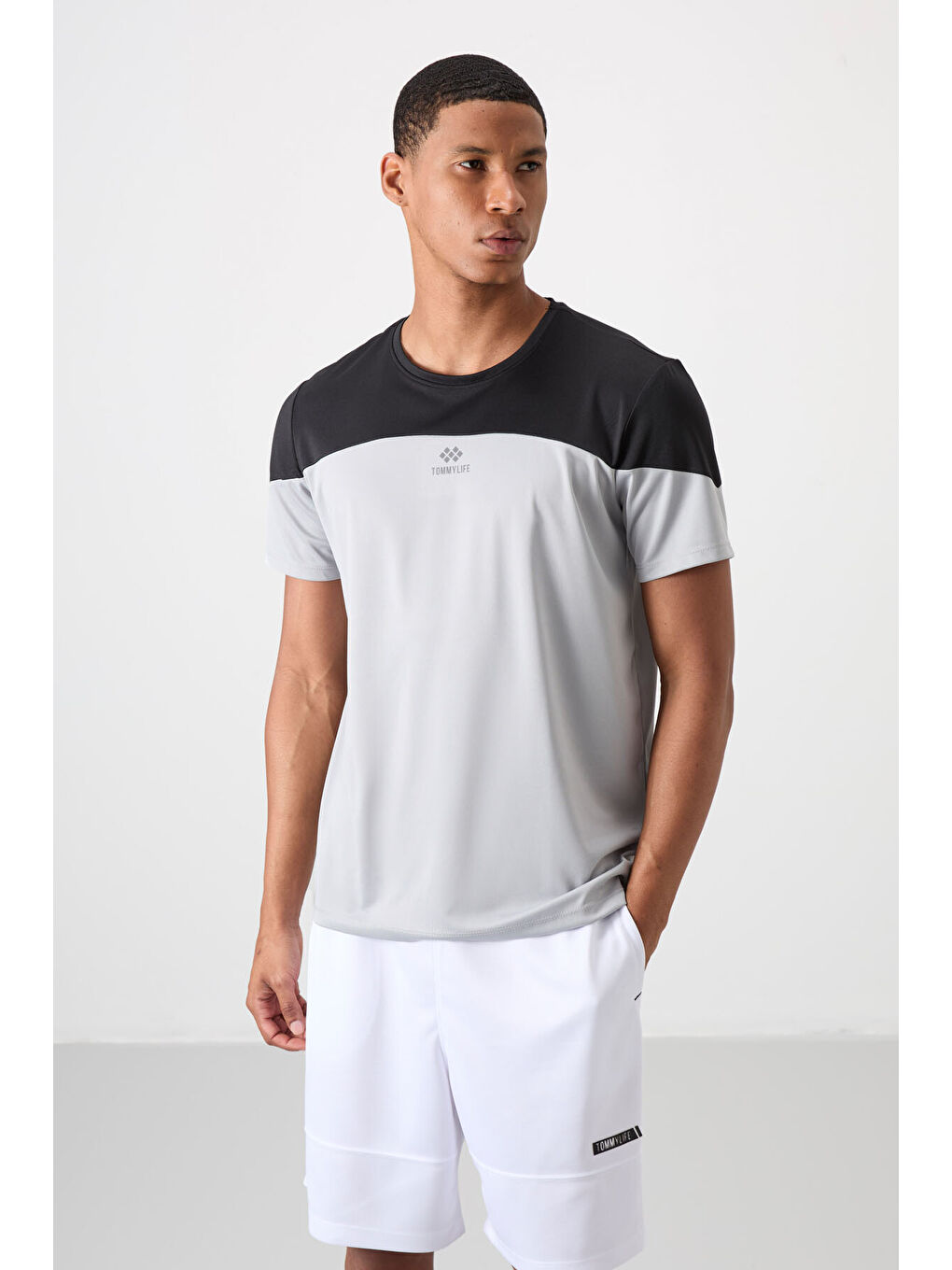 Gri Polyester Nefes Alan Dokulu İnce Esnek Standart Fit Erkek Performans Tişört - 88386-6