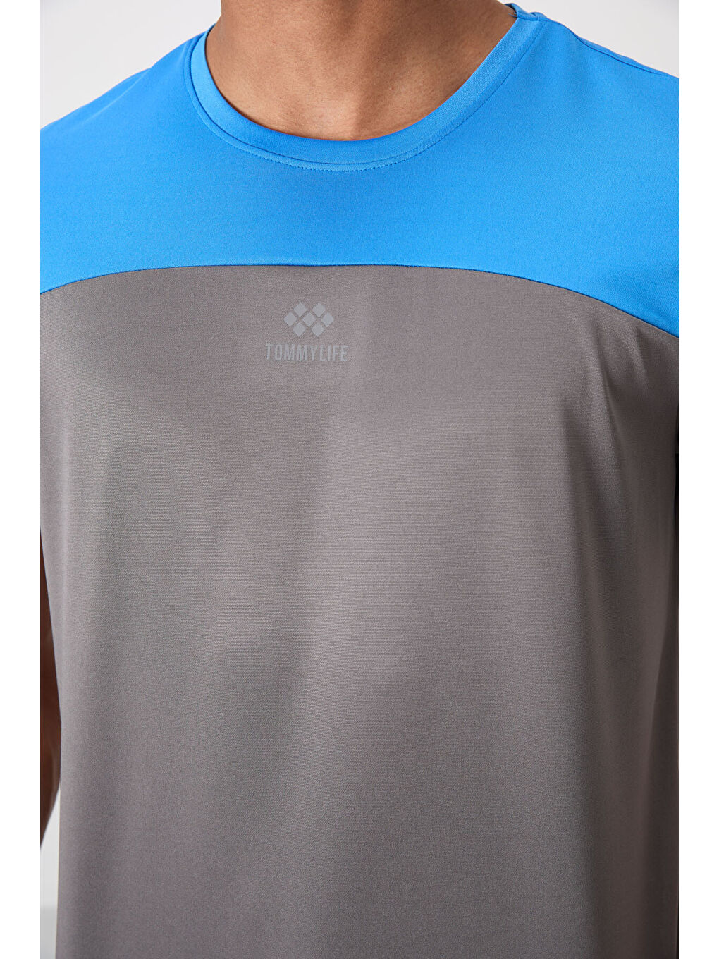 Koyu Gri Polyester Nefes Alan Dokulu İnce Esnek Standart Fit Erkek Performans Tişört - 88386-4