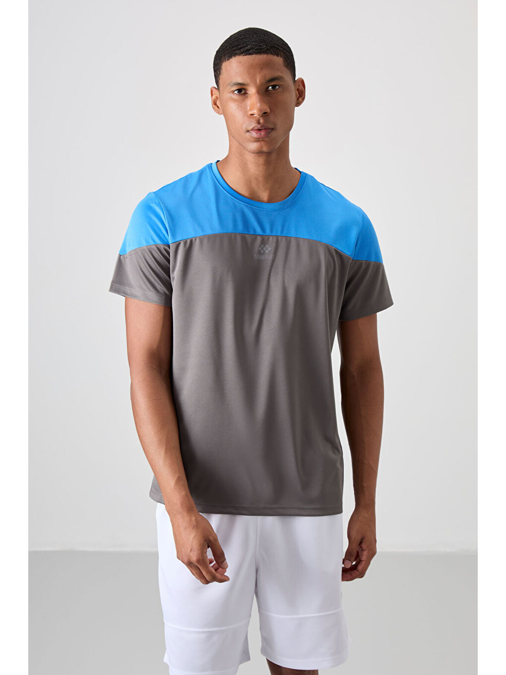 Koyu Gri Polyester Nefes Alan Dokulu İnce Esnek Standart Fit Erkek Performans Tişört - 88386-6