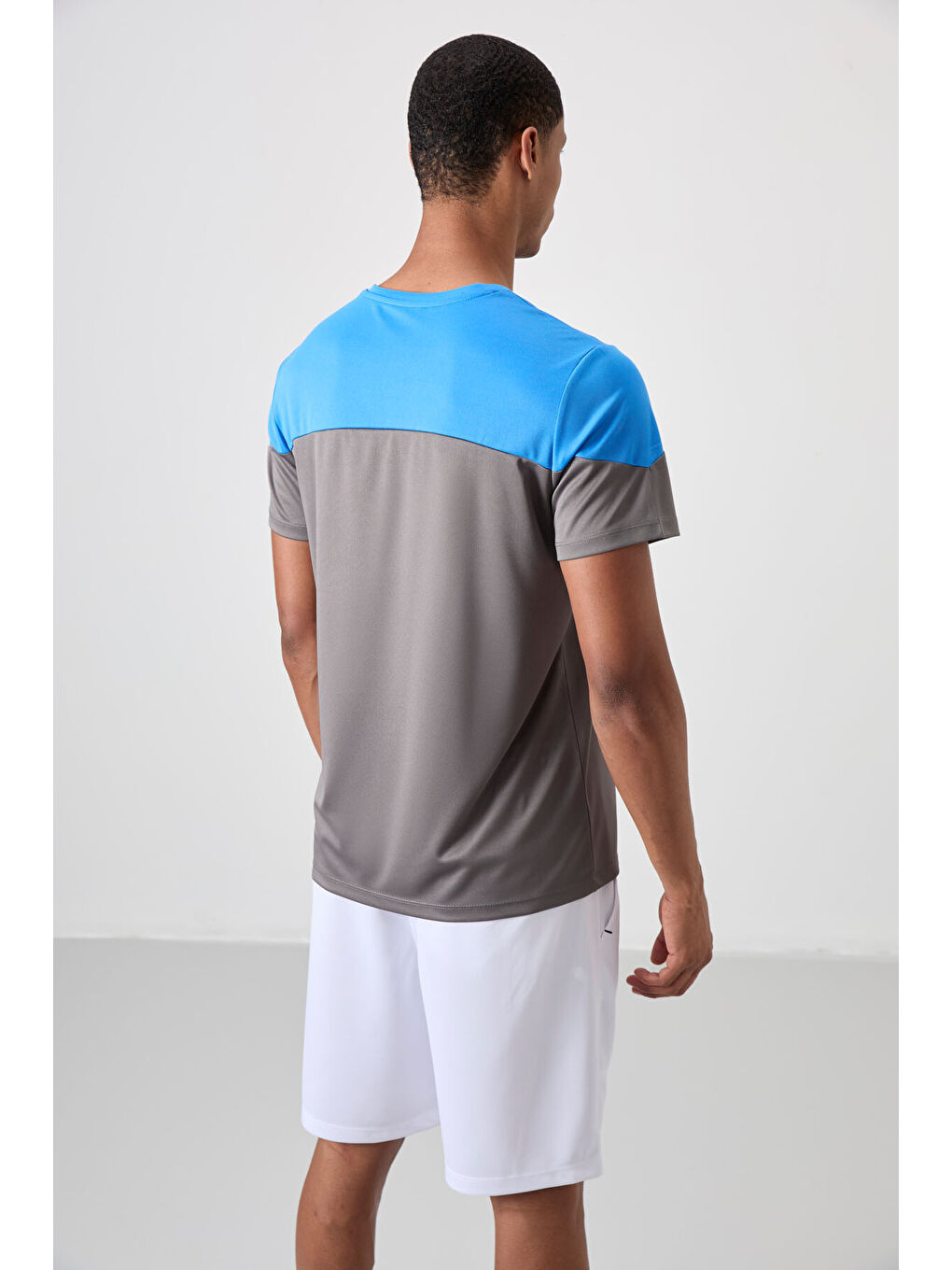 Koyu Gri Polyester Nefes Alan Dokulu İnce Esnek Standart Fit Erkek Performans Tişört - 88386-8