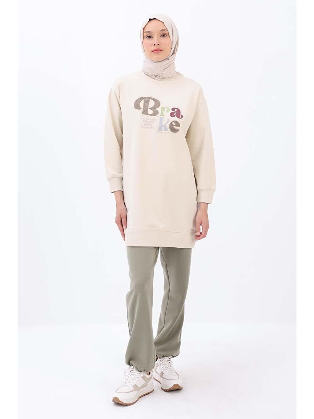 Ekru-Aplike Nakışlı Sweat-1