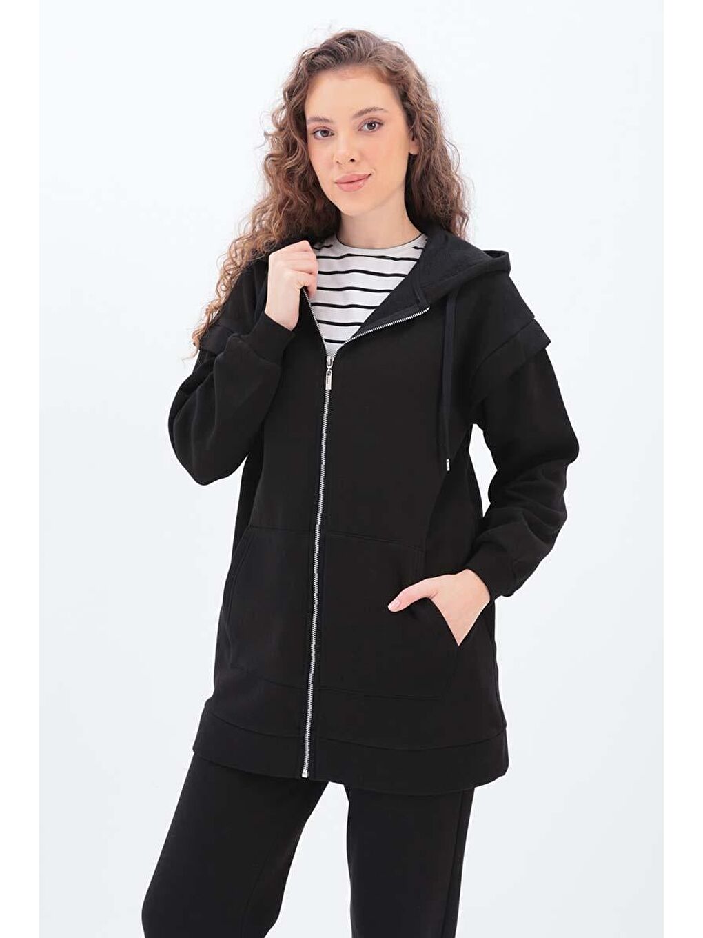 Siyah Kolu Patlı Kapüşonlu Eşofman Takımı