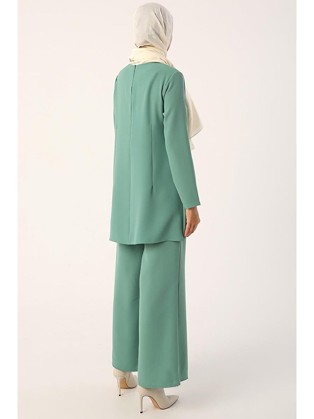 Yeşil-Kolyeli Bol Paça Pantolonlu Tunikli Takım-2