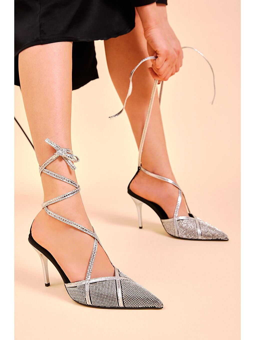 Gri Kadın Gümüş Gecce Serisi Taşlı Sivri Burunlu Topuklu Ayakkabı