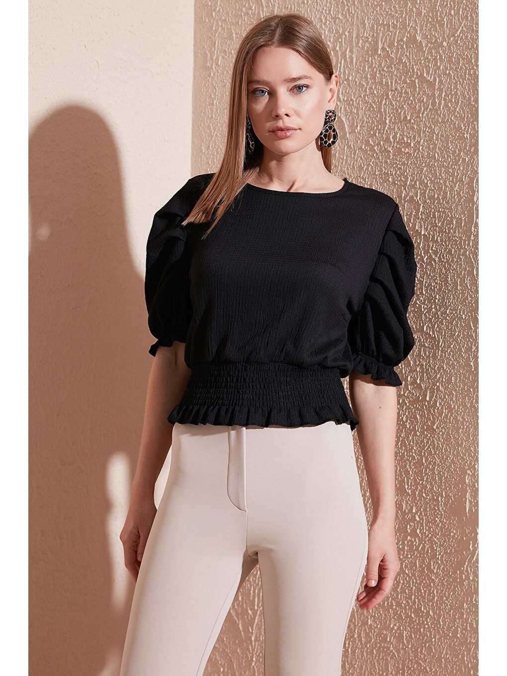 Siyah Gipeli Bisiklet Yaka Balon Kollu Krinkıl Esnek Bluz 5865018-1