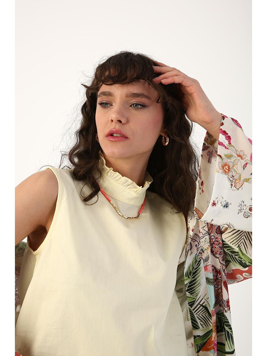 Açık Sarı Yakası Fırfırlı Çan Bluz