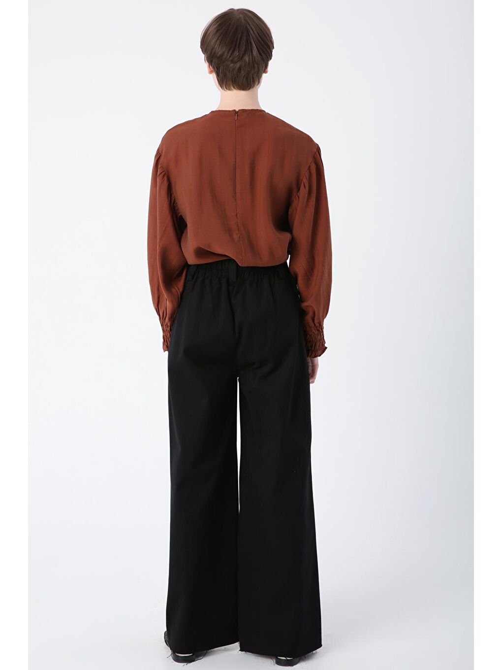 Siyah Pamuklu Paçası Püsküllü Nervürlü Bol Paça Pantolon-3