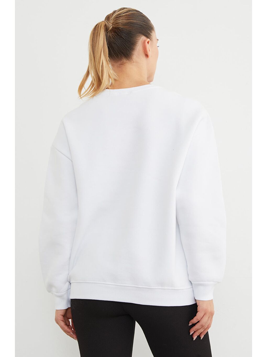 Beyaz 3 İplik Fiyonk Nakışlı Oversize Sweatshirt-4
