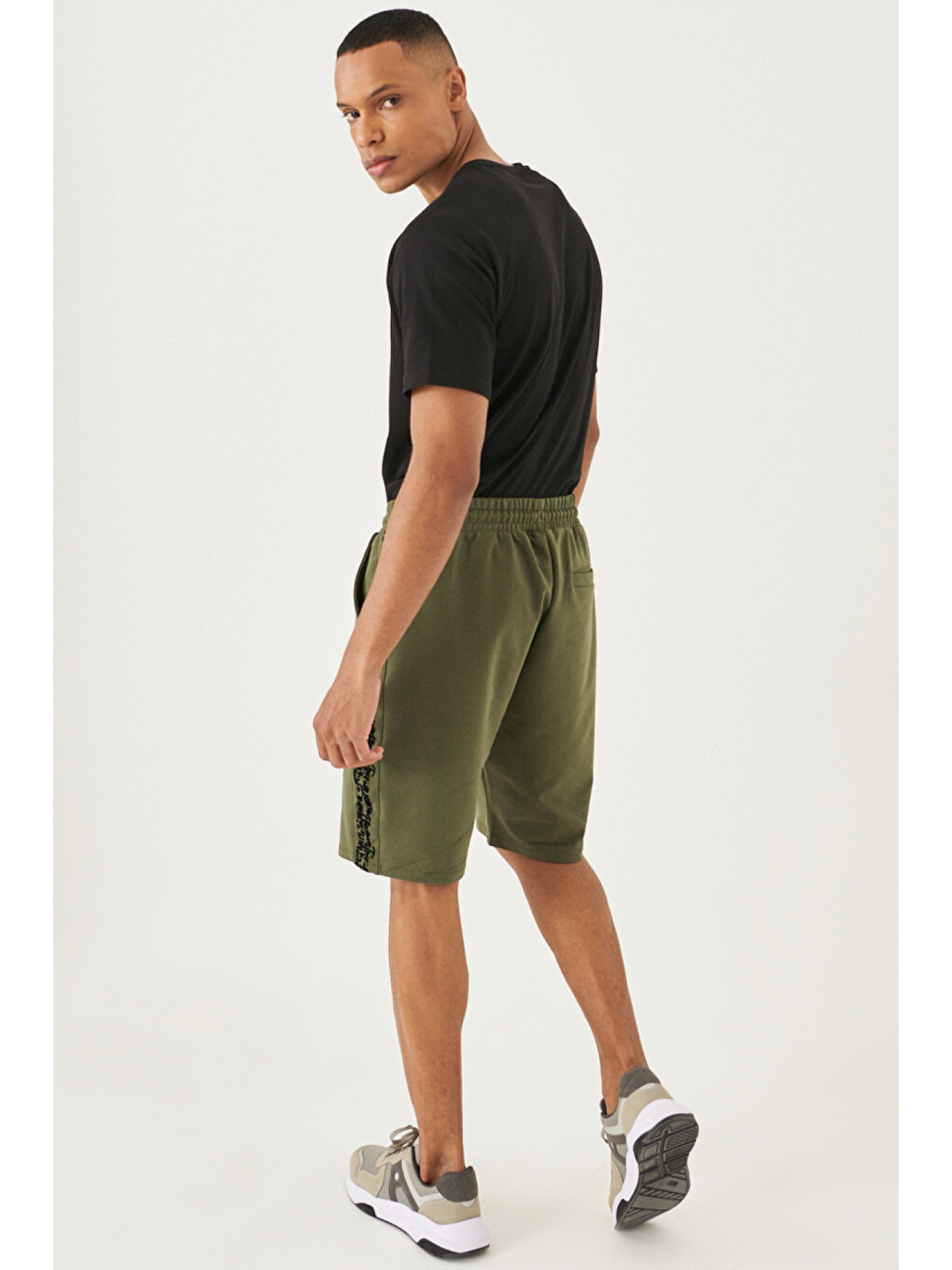Erkek Haki Standart Fit Normal Kesim Casual Örme Şort-6