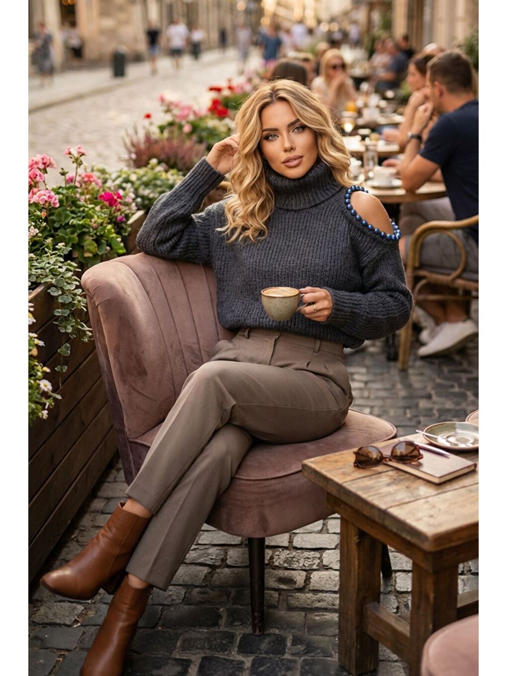 Antrasit Omzu Boncuk Detaylı Boğazlı Triko Kazak MY-170