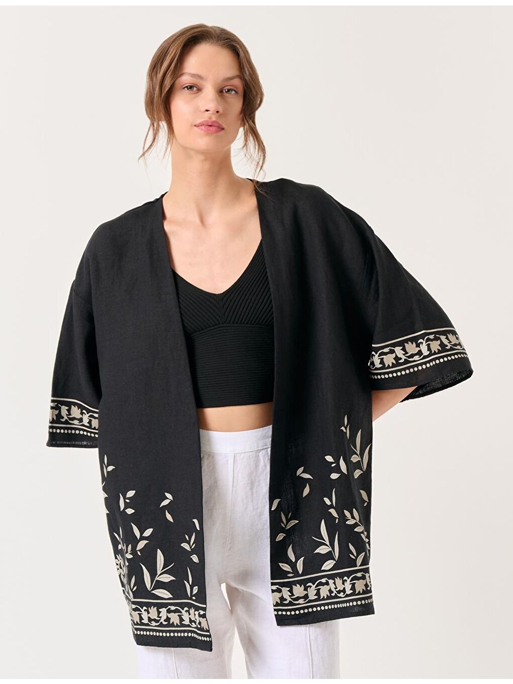 Siyah Kısa Kollu Desenli Keten Kimono