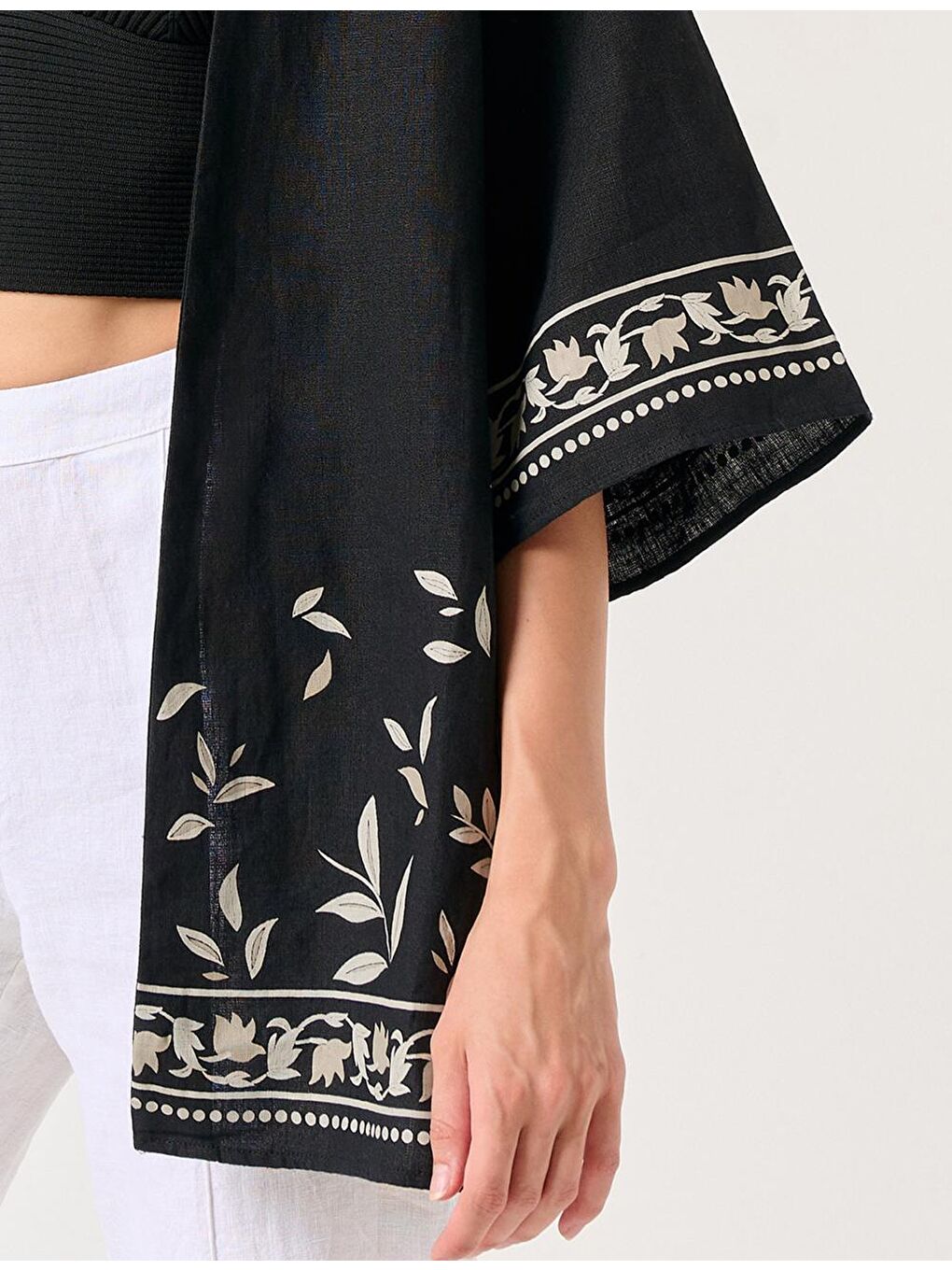 Siyah Kısa Kollu Desenli Keten Kimono-2