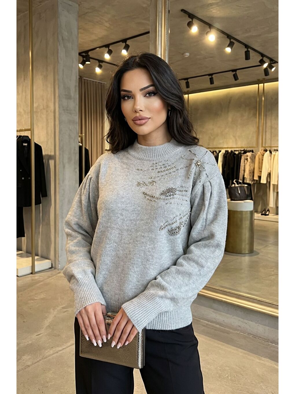 Gri Boncuk İşlemeli Yarım Balıkçı Yaka Triko Kazak E-184