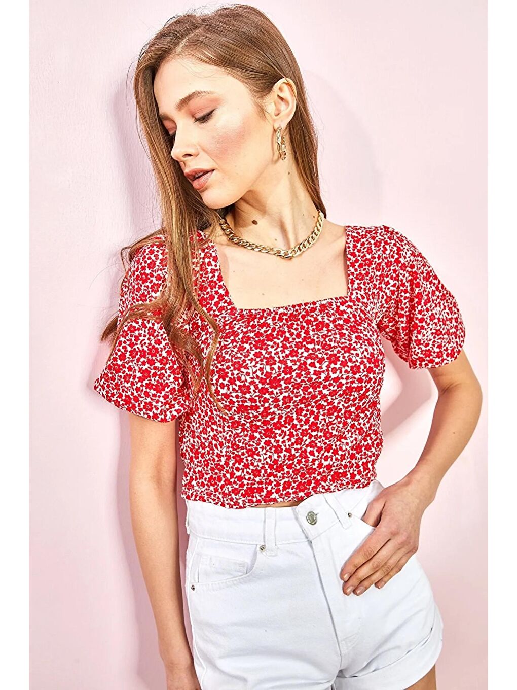 Kırmızı Kadın Kare Yaka Çiçek Desenli Crop Bluz-1