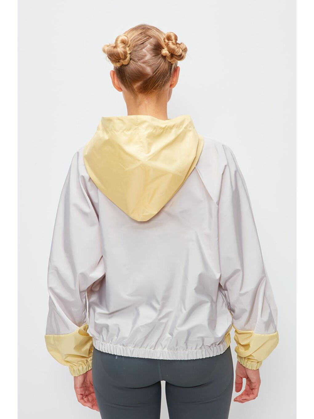 Gri Uzun Kollu Renk Bloklu Kapüşonlu Kısa Yağmurluk-4