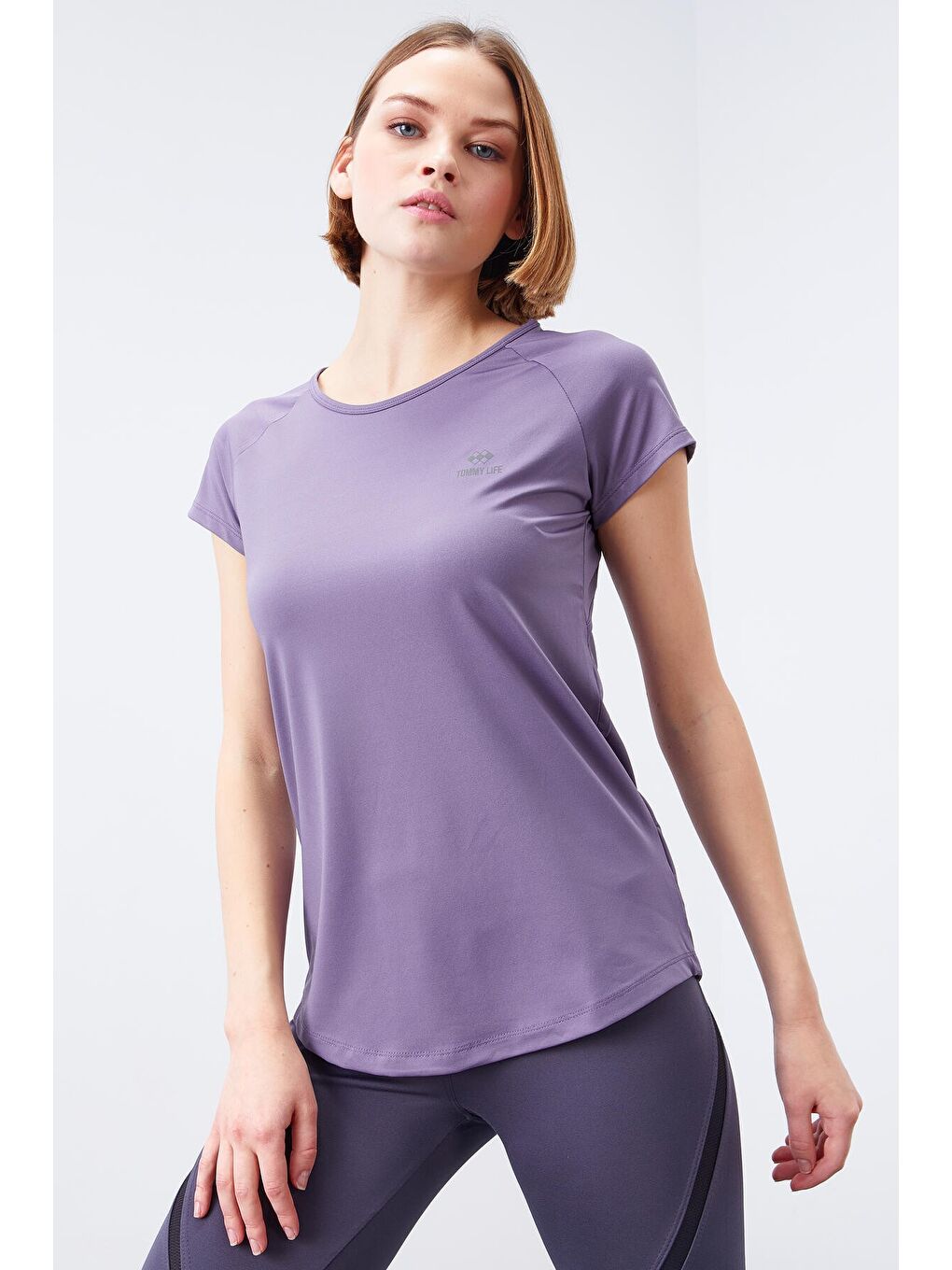 Mor Eflatun Sırt Pencereli Kısa Kol Standart Kalıp O Yaka Kadın Tişört - 97101-2