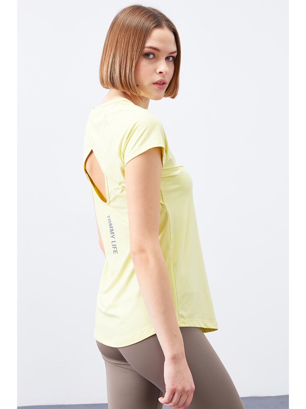 Sarı Limon Sırt Pencereli Kısa Kol Standart Kalıp O Yaka Kadın Tişört - 97101
