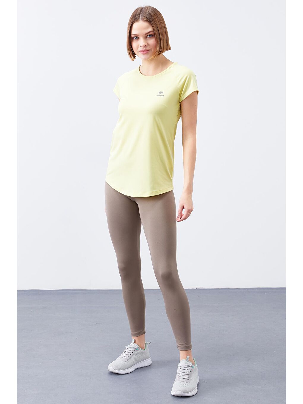 Sarı Limon Sırt Pencereli Kısa Kol Standart Kalıp O Yaka Kadın Tişört - 97101-3