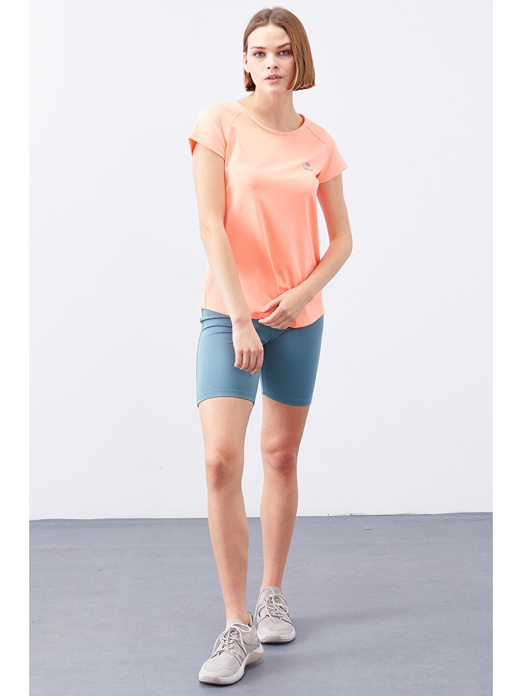 Mercan Sırt Pencereli Kısa Kol Standart Kalıp O Yaka Kadın Tişört - 97101-3