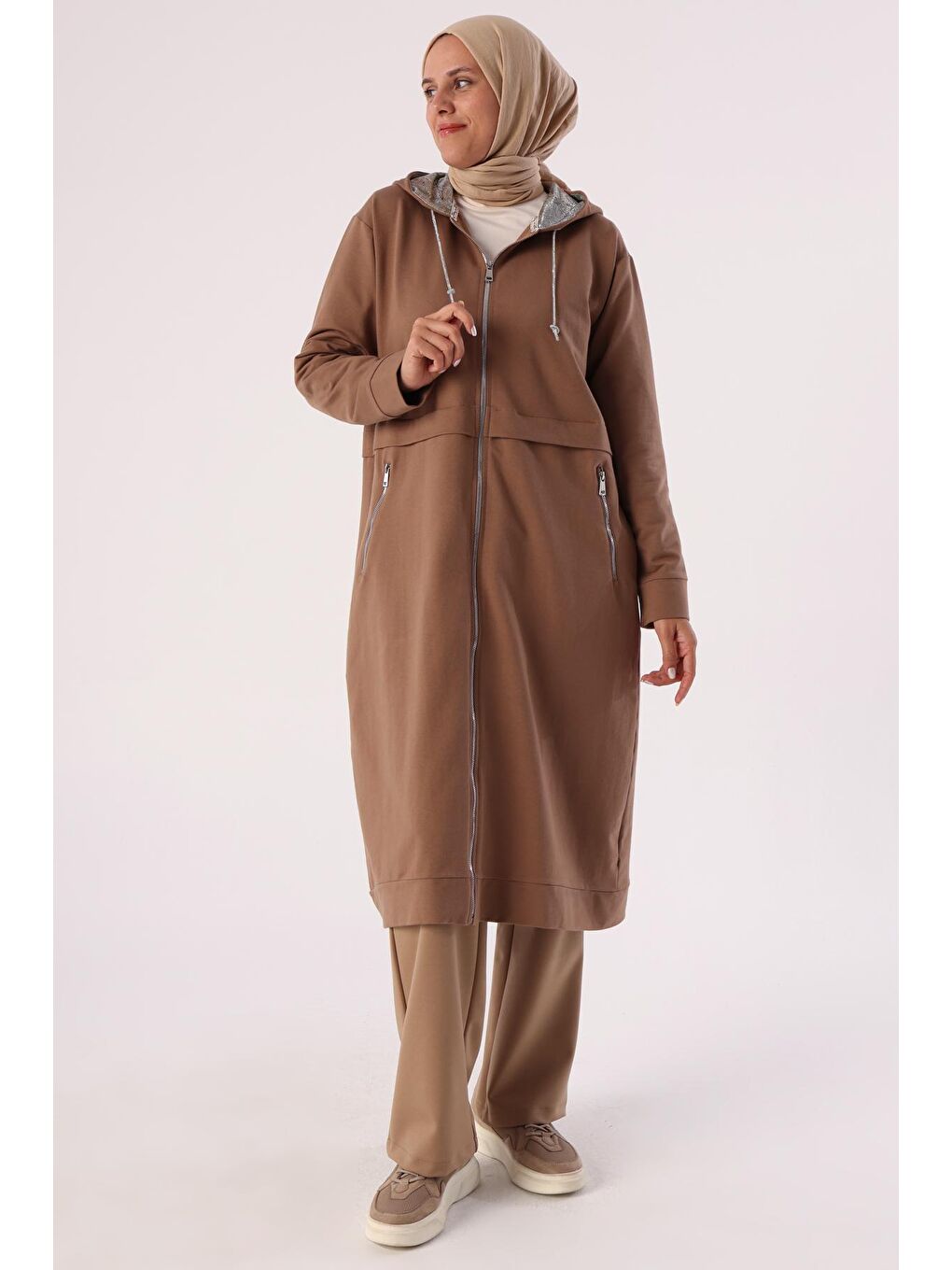 Bej Vizon Simli Garnili Fermuarlı Uzun Sweat Hırka