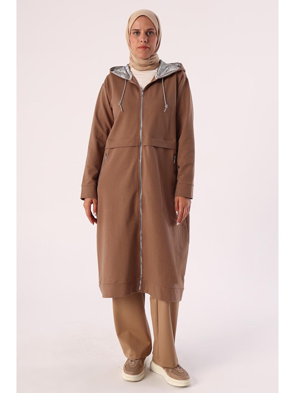 Bej Vizon Simli Garnili Fermuarlı Uzun Sweat Hırka-1