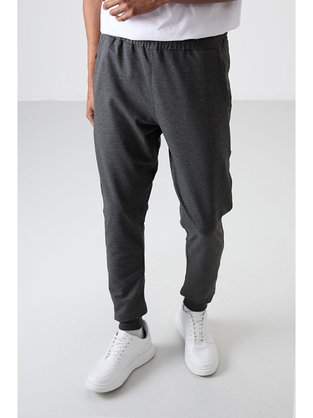 Antrasit Melanj Pamuk Yumuşak Dokulu Standart Fit Nakışlı  Eşofman Alt - 82133-6