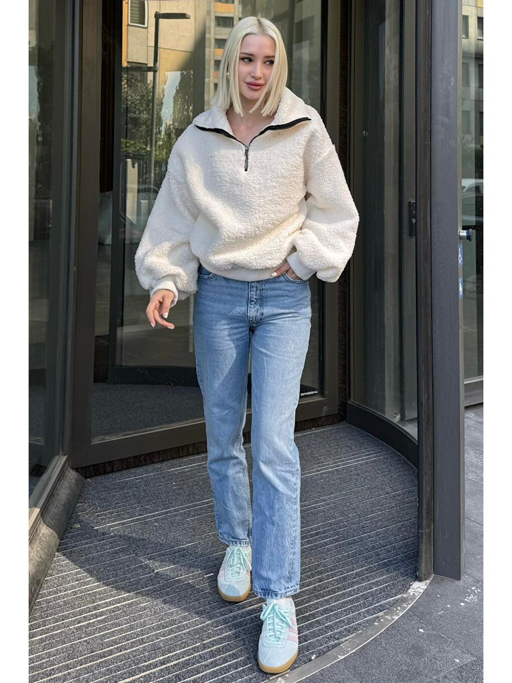 Beyaz Peluş Fermuar Yaka Sweatshirt Mg1413-4