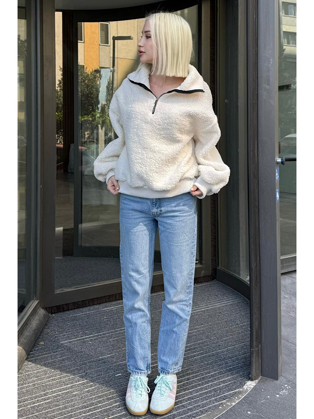 Beyaz Peluş Fermuar Yaka Sweatshirt Mg1413-6