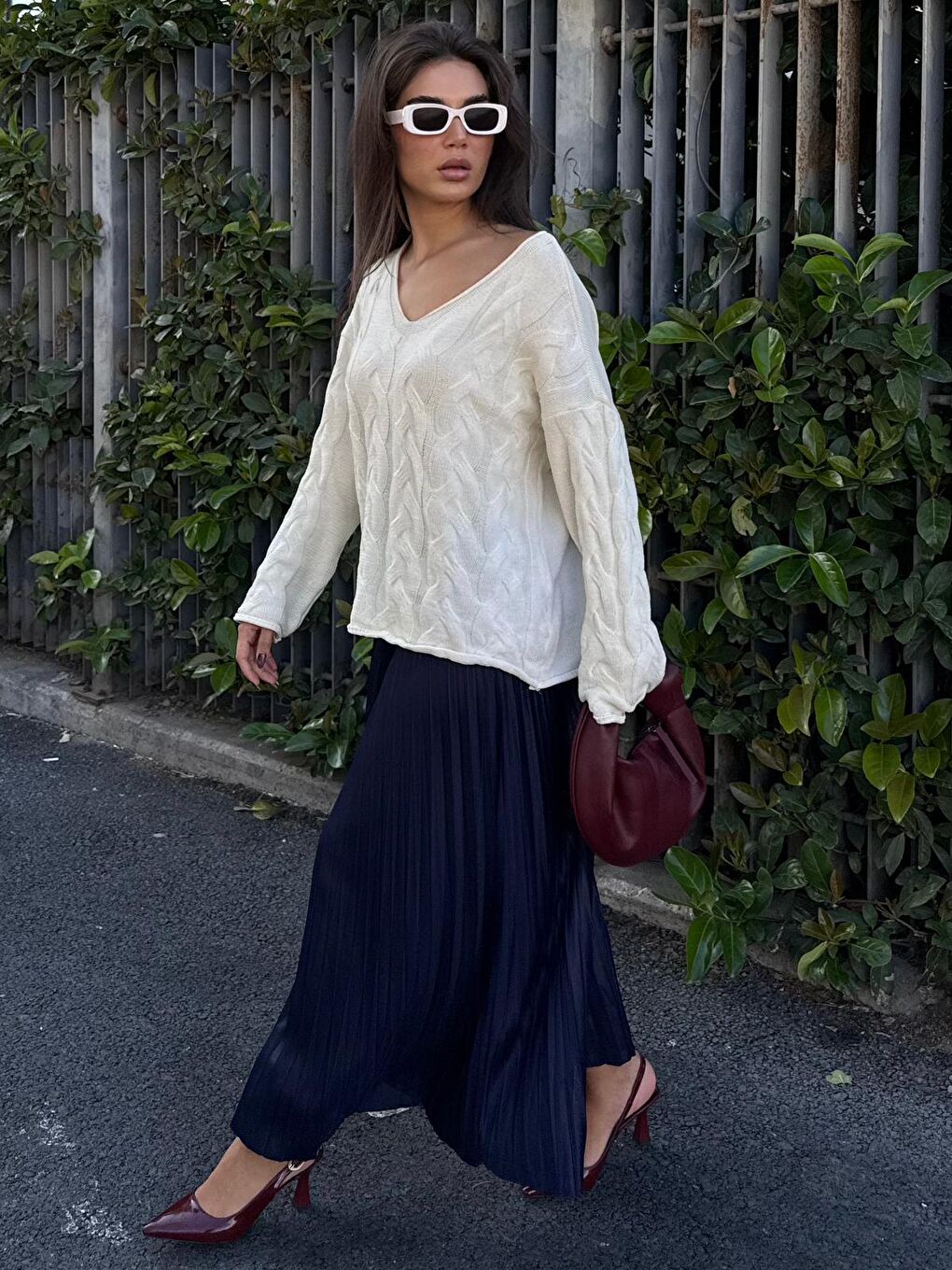 Ekru V Yaka Örgü Desen Oversize Kadın Kazak Mg2519-6