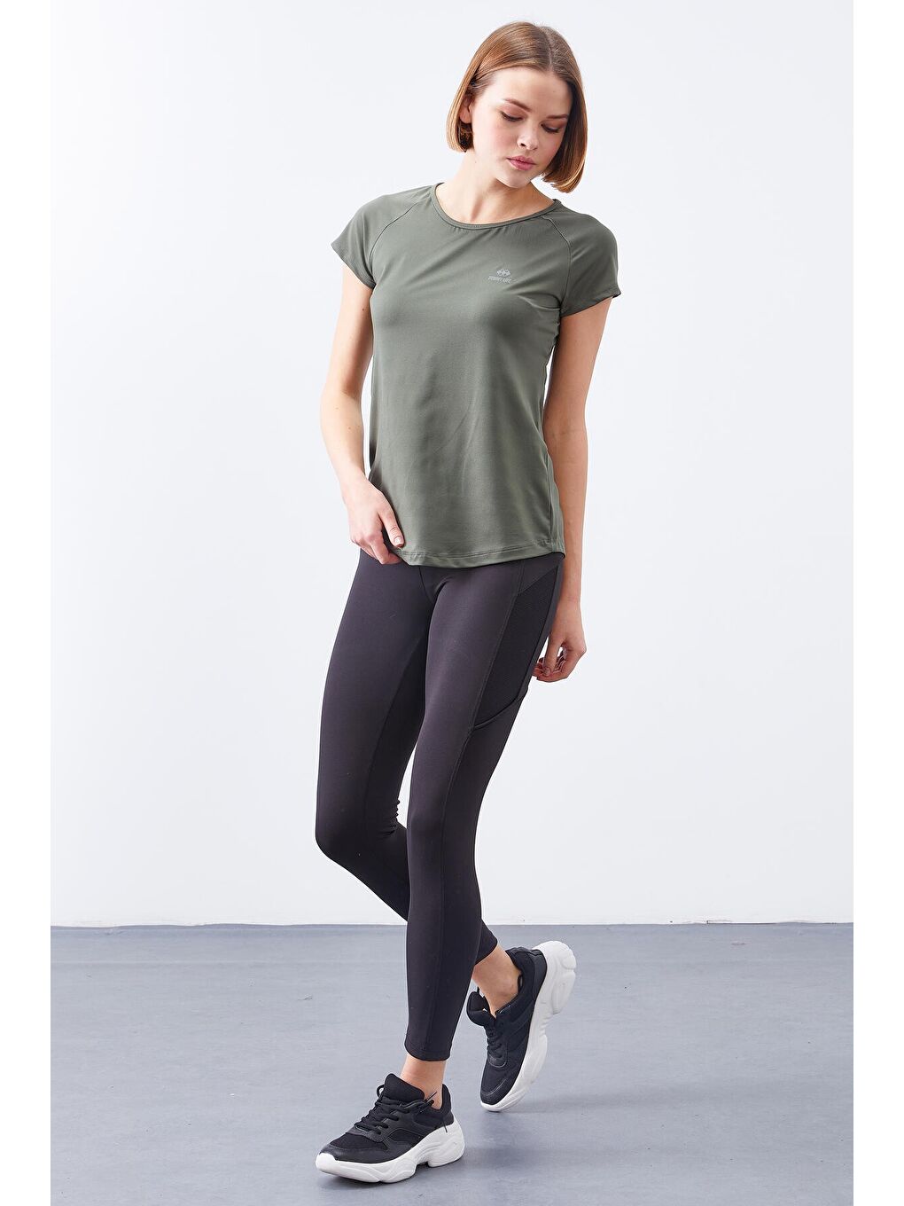 Yeşil Çağla Sırt Pencereli Kısa Kol Standart Kalıp O Yaka Kadın Tişört - 97101-3