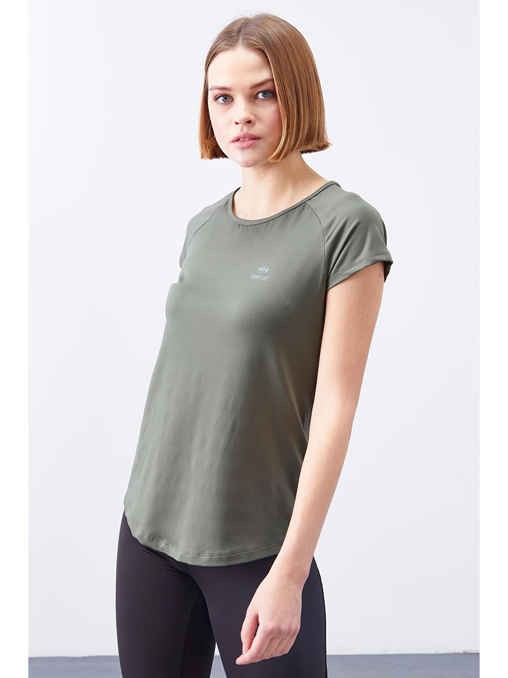 Yeşil Çağla Sırt Pencereli Kısa Kol Standart Kalıp O Yaka Kadın Tişört - 97101-4