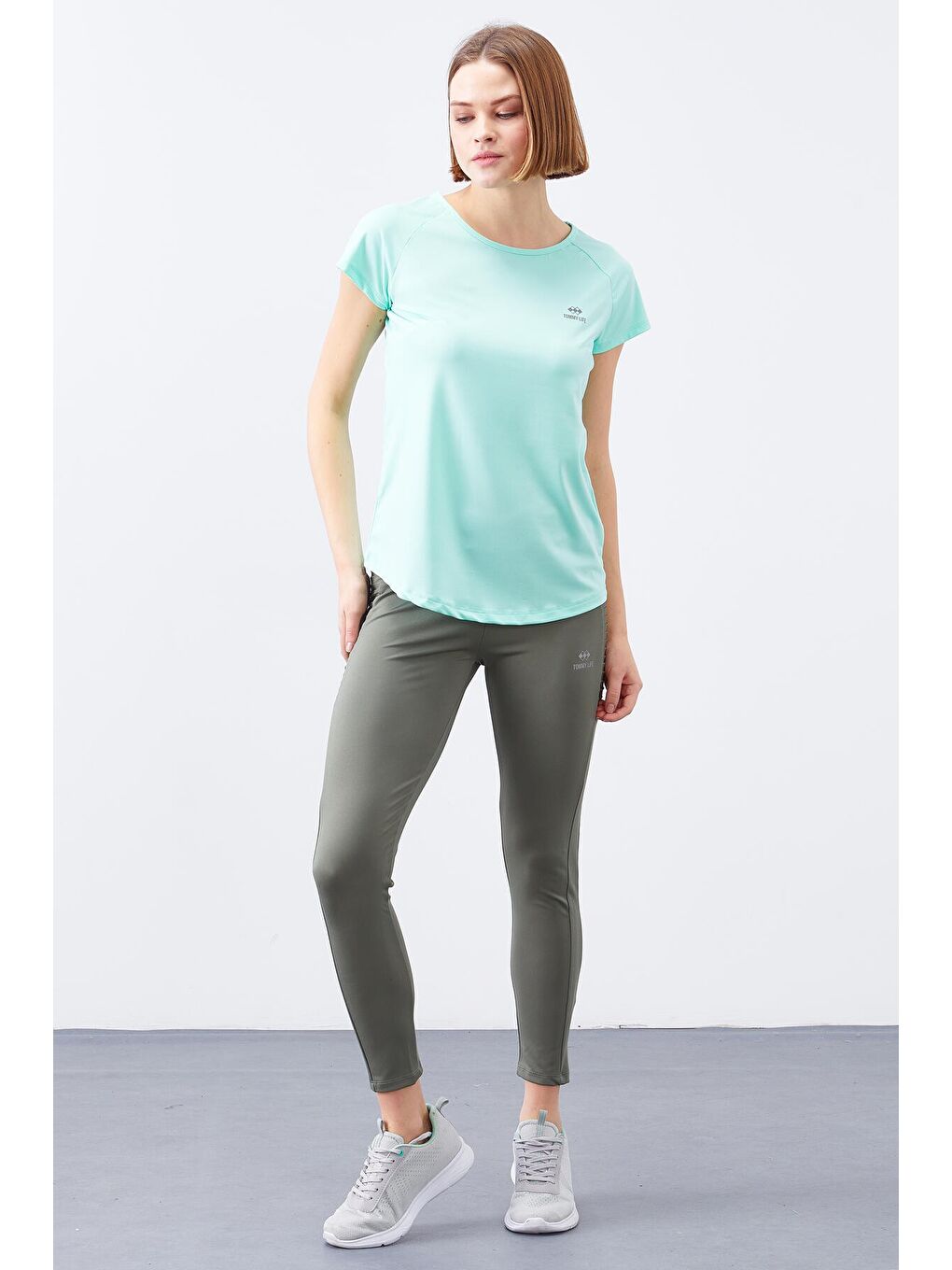 Mint Yeşili Sırt Pencereli Kısa Kol Standart Kalıp O Yaka Kadın Tişört - 97101-1