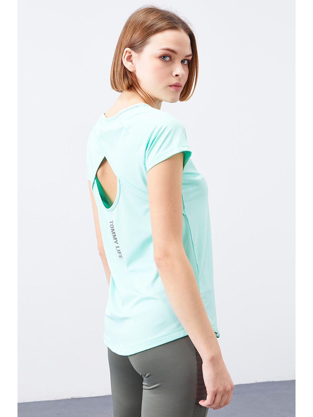 Mint Yeşili Sırt Pencereli Kısa Kol Standart Kalıp O Yaka Kadın Tişört - 97101-2