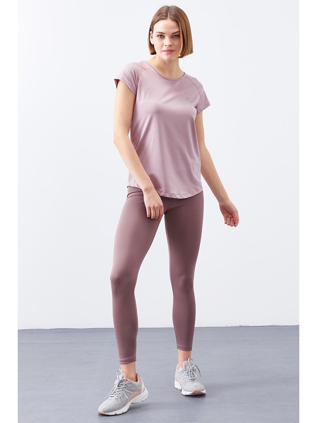 Pembe Gül Kurusu Sırt Pencereli Kısa Kol Standart Kalıp O Yaka Kadın Tişört - 97101-1