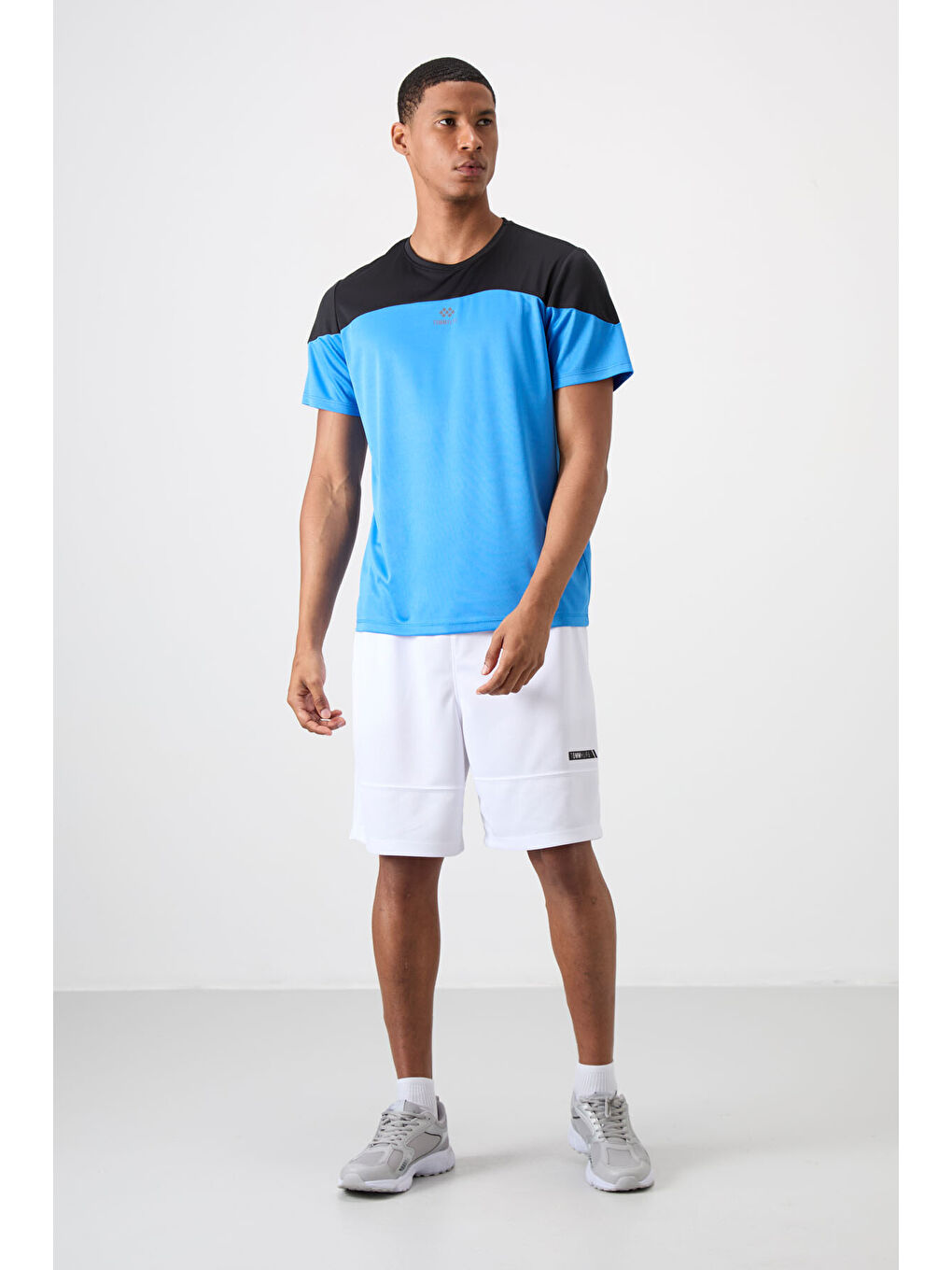 Mavi Saks Polyester Nefes Alan Dokulu İnce Esnek Standart Fit Erkek Performans Tişört - 88386-2