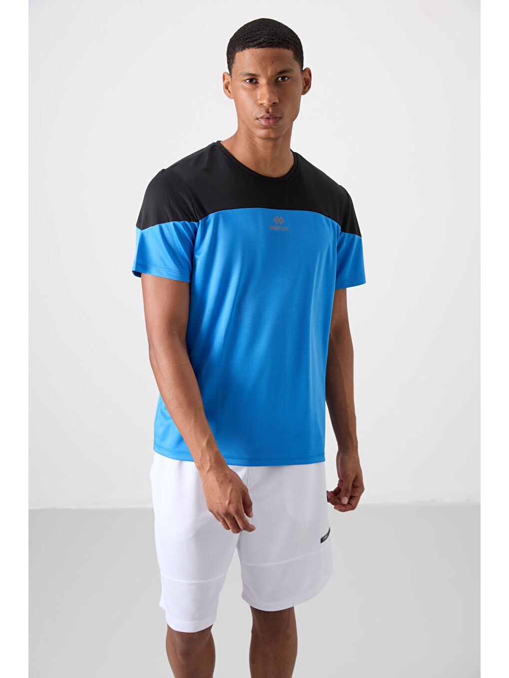 Mavi Saks Polyester Nefes Alan Dokulu İnce Esnek Standart Fit Erkek Performans Tişört - 88386-6