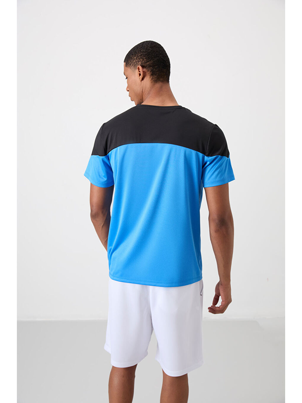 Mavi Saks Polyester Nefes Alan Dokulu İnce Esnek Standart Fit Erkek Performans Tişört - 88386-8