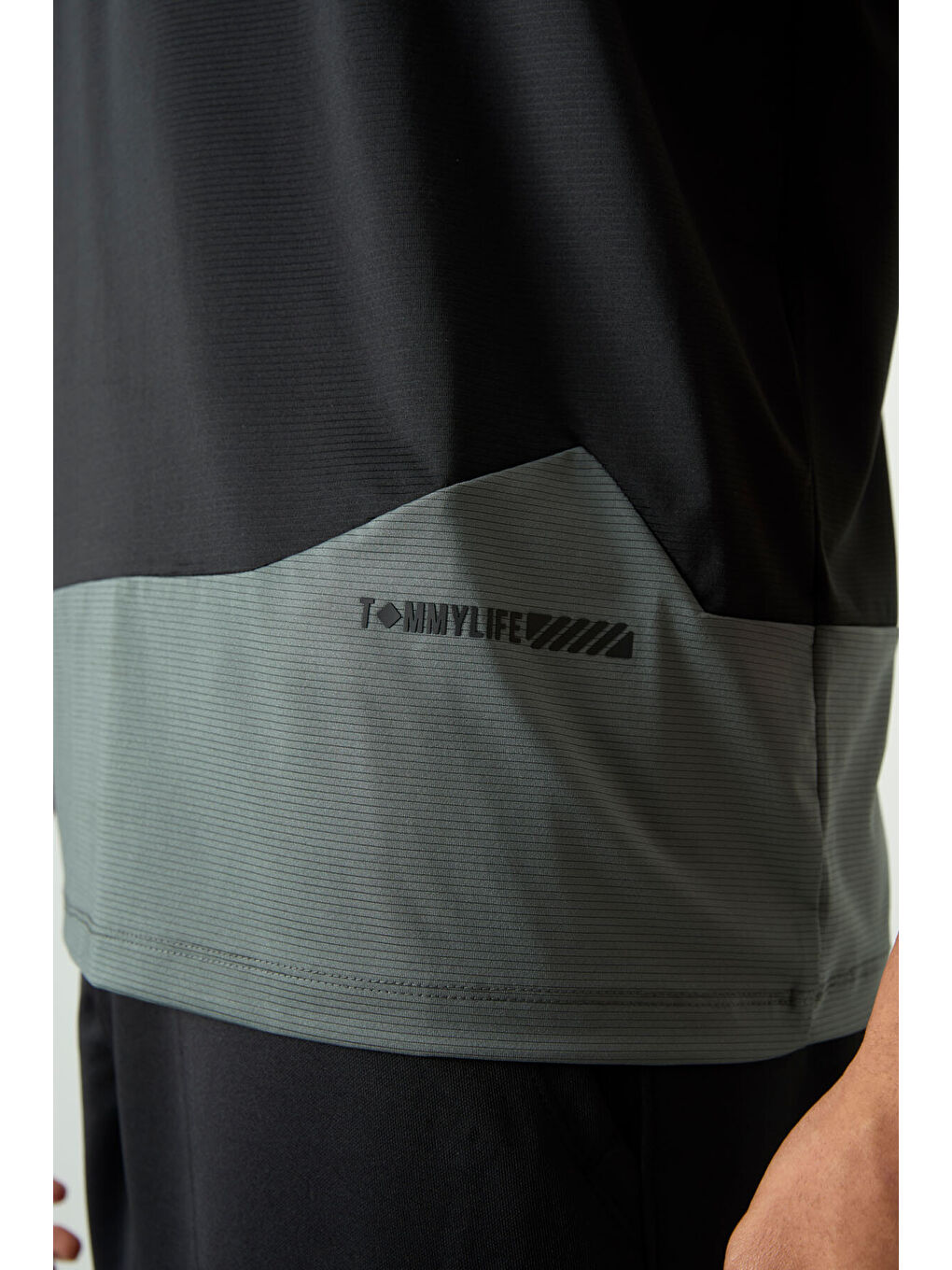 Siyah Polyester Nefes Alan Dokulu İnce Esnek Standart Fit Erkek Performans Tişört - 88383-8