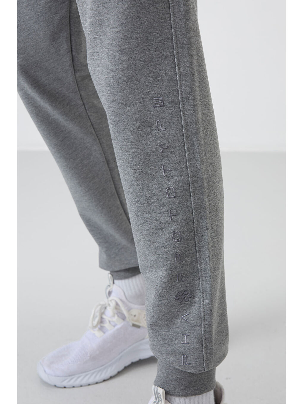 Gri Gb Melanj Pamuk Yumuşak Dokulu Standart Fit Nakışlı  Eşofman Alt - 82133-6