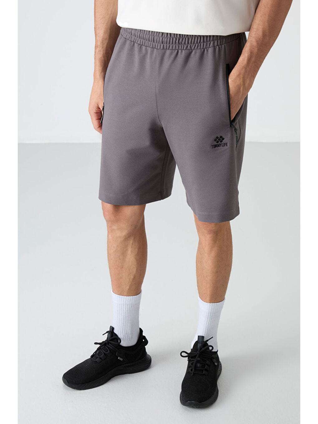 Koyu Gri Gizli Fermuar Arka Cepli Bağcıklı Standart Kalıp Erkek Şort - 81136-2